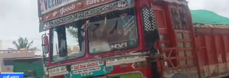 ಲಕ್ಷ್ಮೇಶ್ವರ : ಓವರ್ ಲೋಡ್ ಟಿಪ್ಪರ್ಗಳ ಸಂಚಾರಕ್ಕೆ ಬ್ರೇಕ್ ಹಾಕಿದ ಪೊಲೀಸರು |NKS TV4
